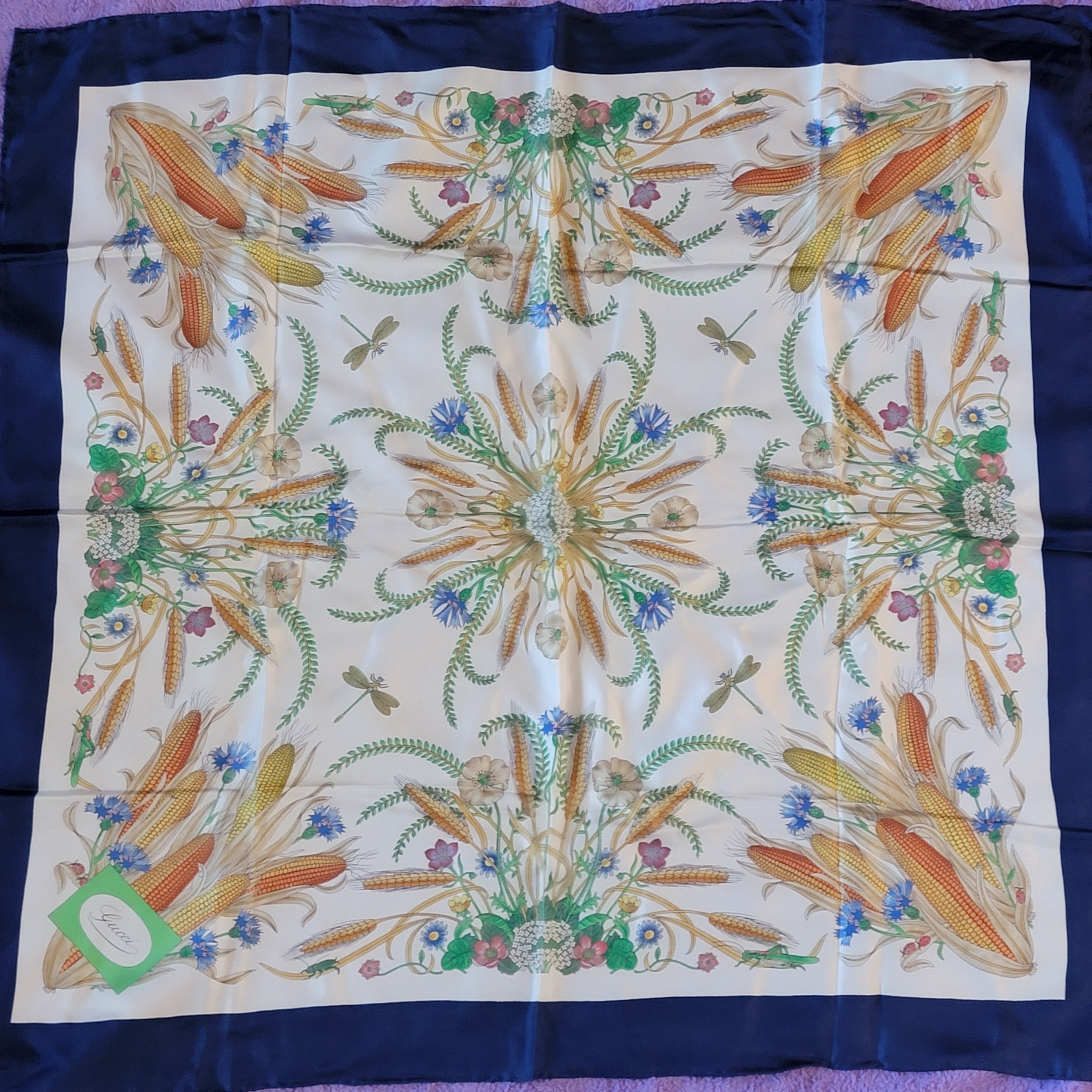 Auth Gucci Navy And White Silk Scarf Auth Gucci Navy And White Silk Scarf